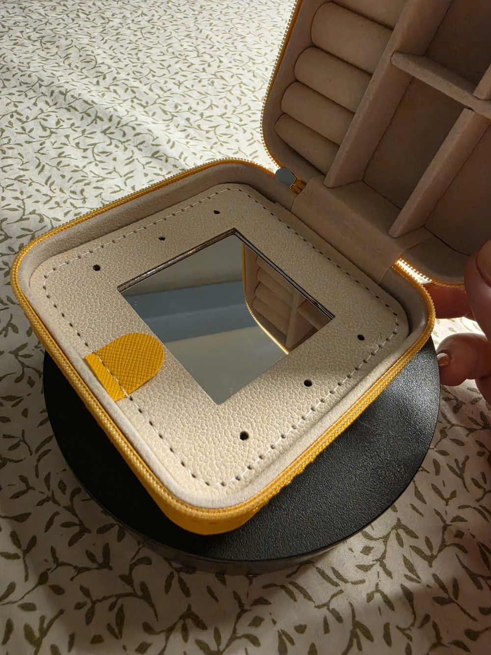 Compact Travel Jewelry Case in Cream and Yellow